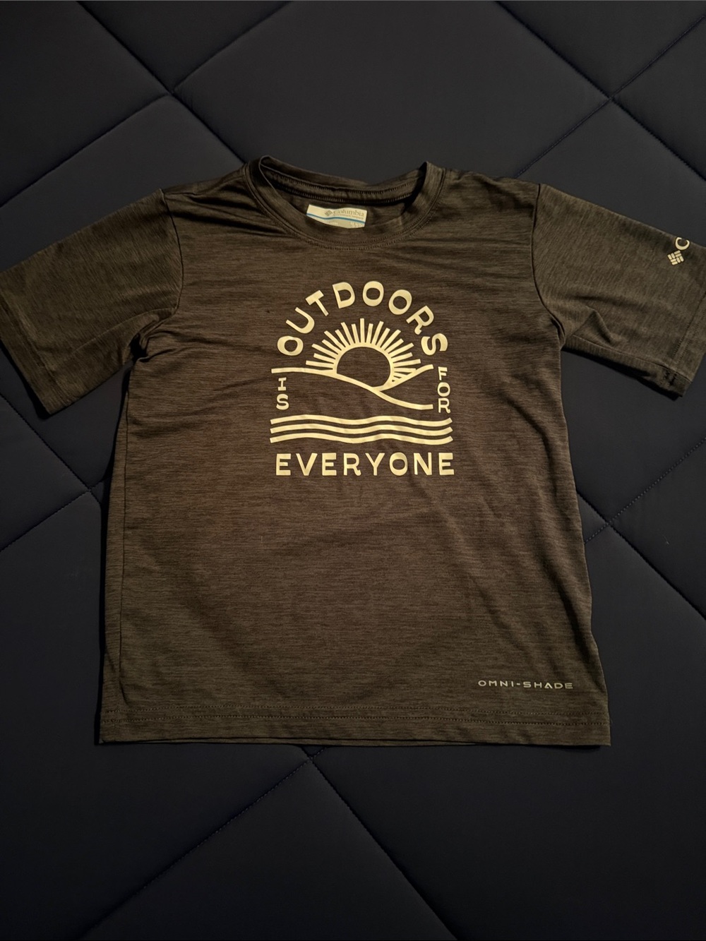 Columbia Youth XS Grey T-shirt.